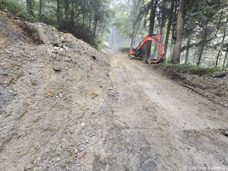 Urejanje javne poti na Krivčevem (2)